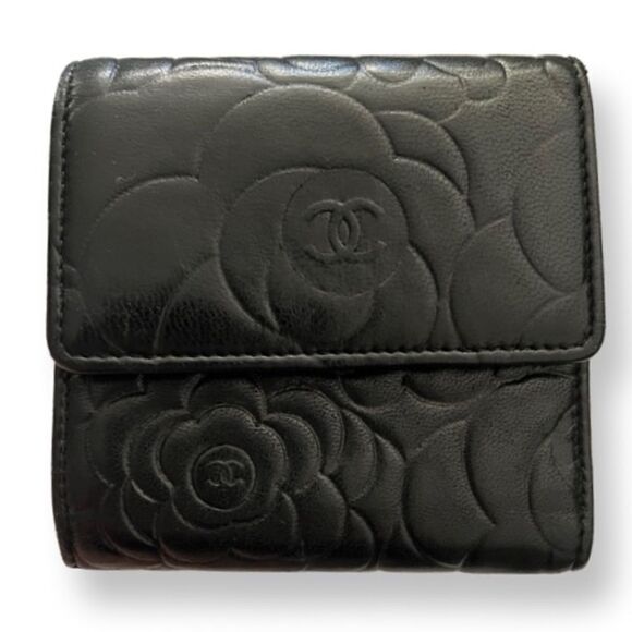 Chanel Black Lambskin Camellia Embossed Short Trifold Wallet - Picture 2 of 12
